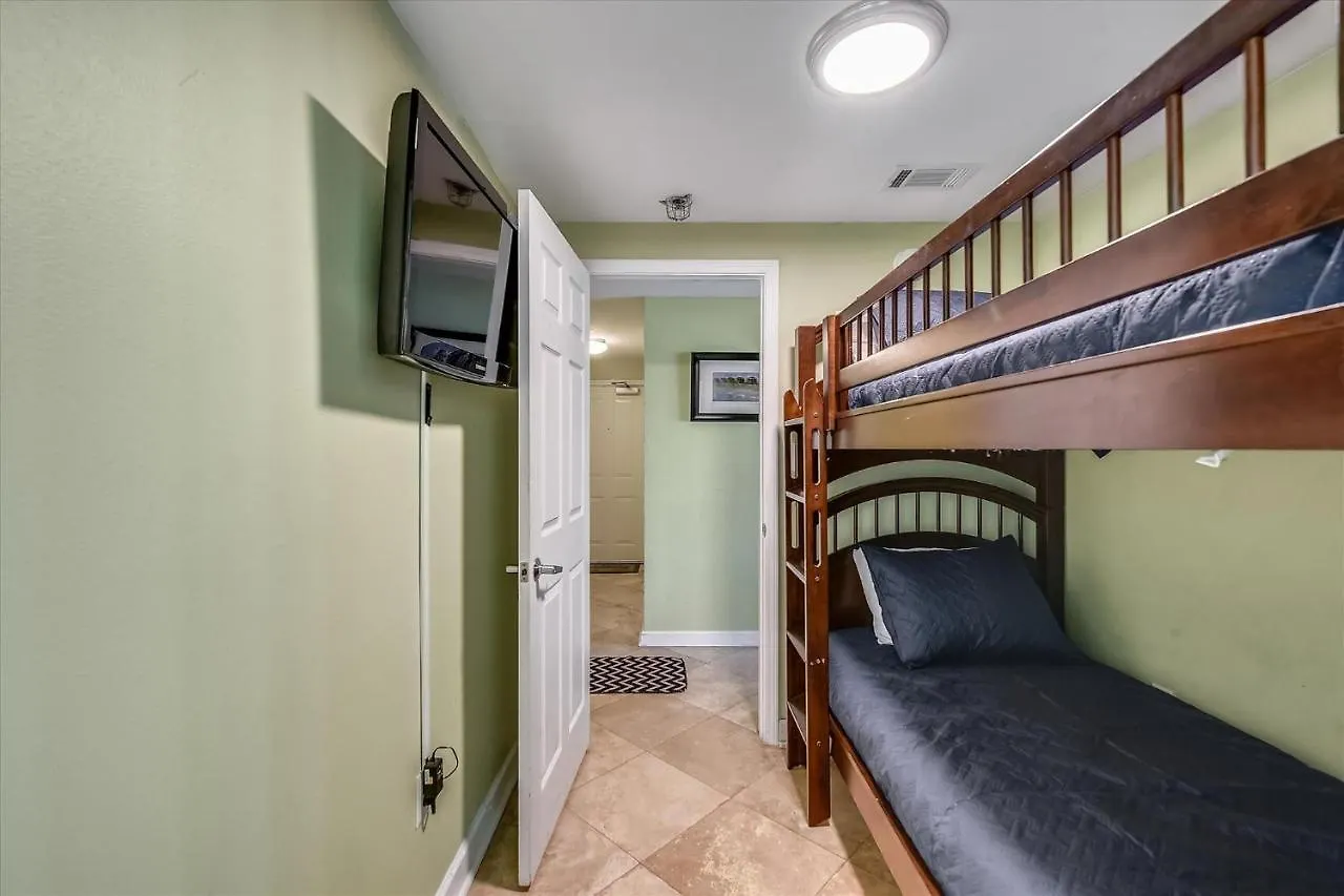 Apartment Shores Of Panama 204 - 2Nd Floor 2 Bedroom Sleeps 8, Same Floor Reserved Parking, Free Fun Condo Panama City Beach