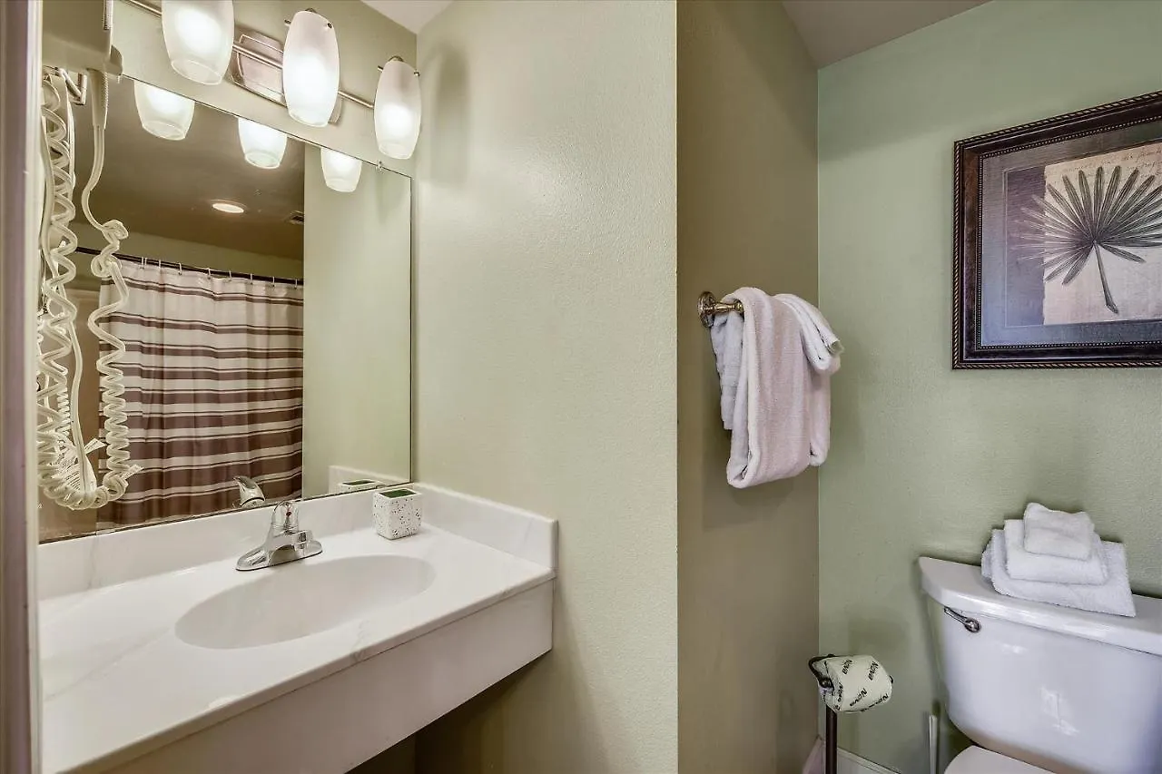 Shores Of Panama 204 - 2Nd Floor 2 Bedroom Sleeps 8, Same Floor Reserved Parking, Free Fun Condo Panama City Beach Apartment